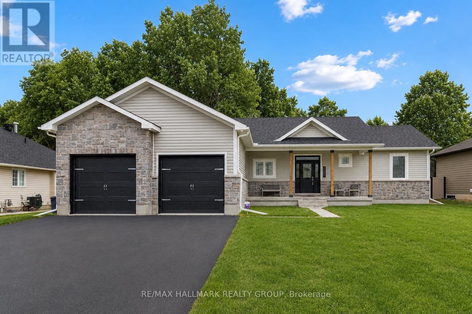 Property Photo:  1077 Shearer Drive  ON K6V 7K1 