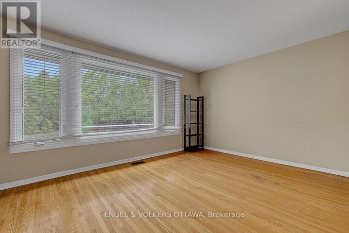 Property Photo:  765 Springland Drive B  ON K1V 6L9 