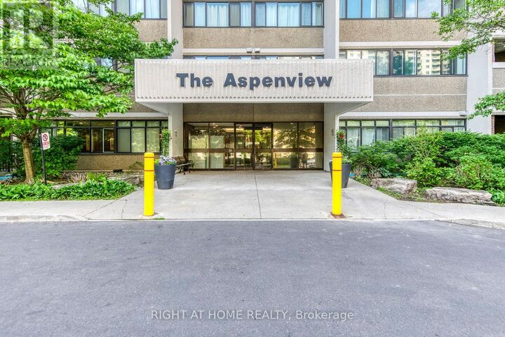 Property Photo:  50 Elm Drive East 607  ON L5A 3X2 