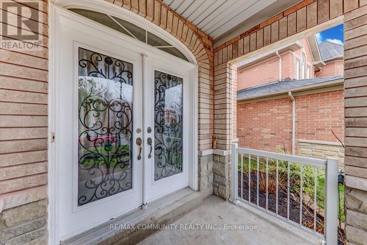 Property Photo:  86 Grosbeak Crescent  ON M1X 1X4 
