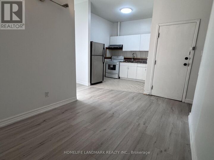Property Photo:  450 Spadina Avenue 3rd Fl #2  ON M5T 2G8 