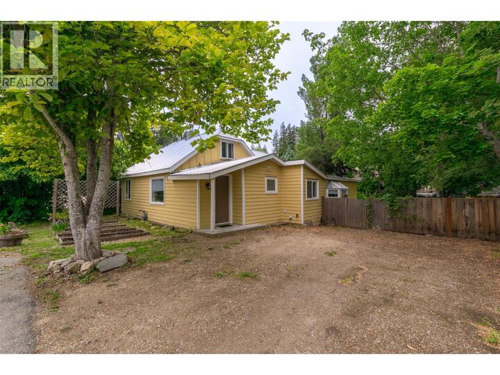 Photo de la propriété:  5081 70 Avenue Northeast  BC V0E 1K0 