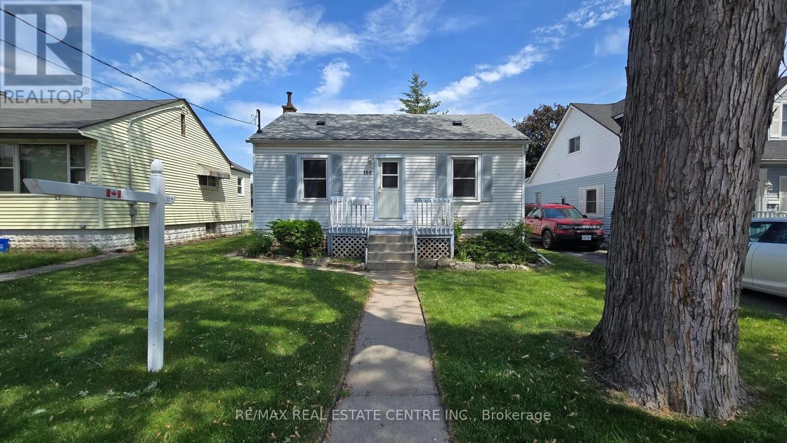 Property Photo:  180 Oak Avenue  ON L8L 5N1 