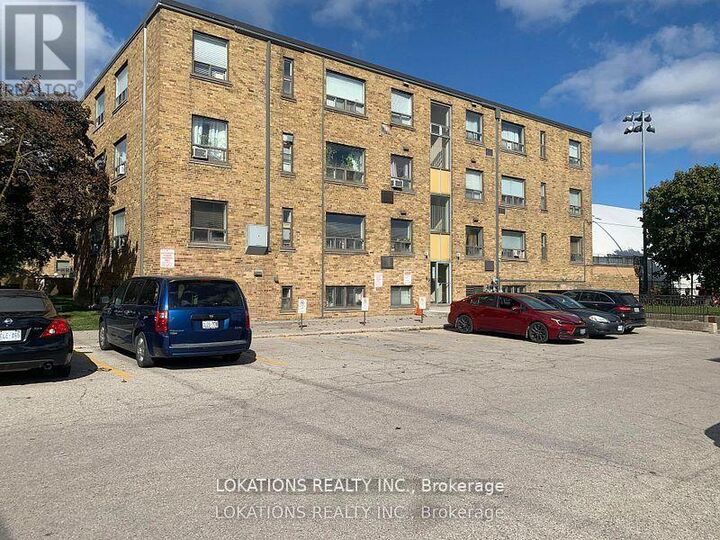 Property Photo:  2135 Avenue Road 205  ON M5M 3M6 