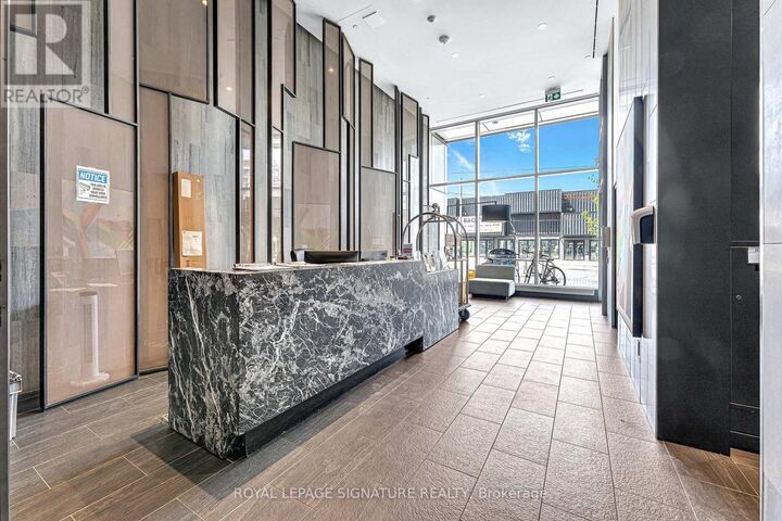 Property Photo:  27 Bathurst Street 519  ON M5V 0R1 