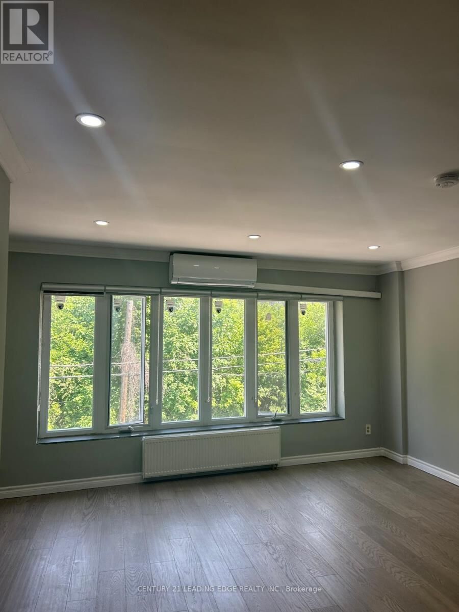 Property Photo:  552A Sheppard Avenue West  ON M3H 2R9 