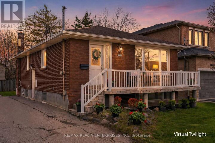 Property Photo:  995 Garrard Avenue  ON L5E 1L4 