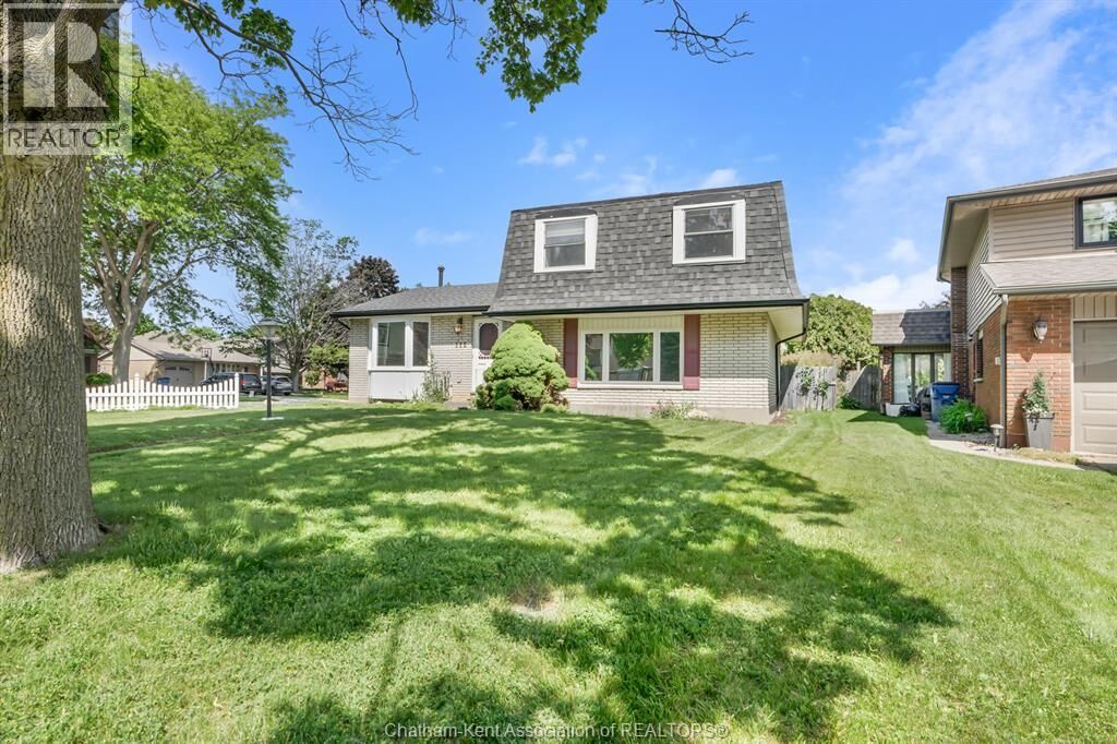 Property Photo:  115 Parkwood Drive  ON N7M 2B1 