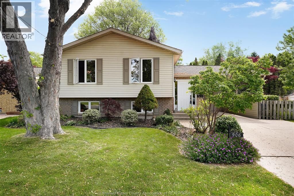 Property Photo:  906 Bayview Avenue  ON N9Y 3M2 