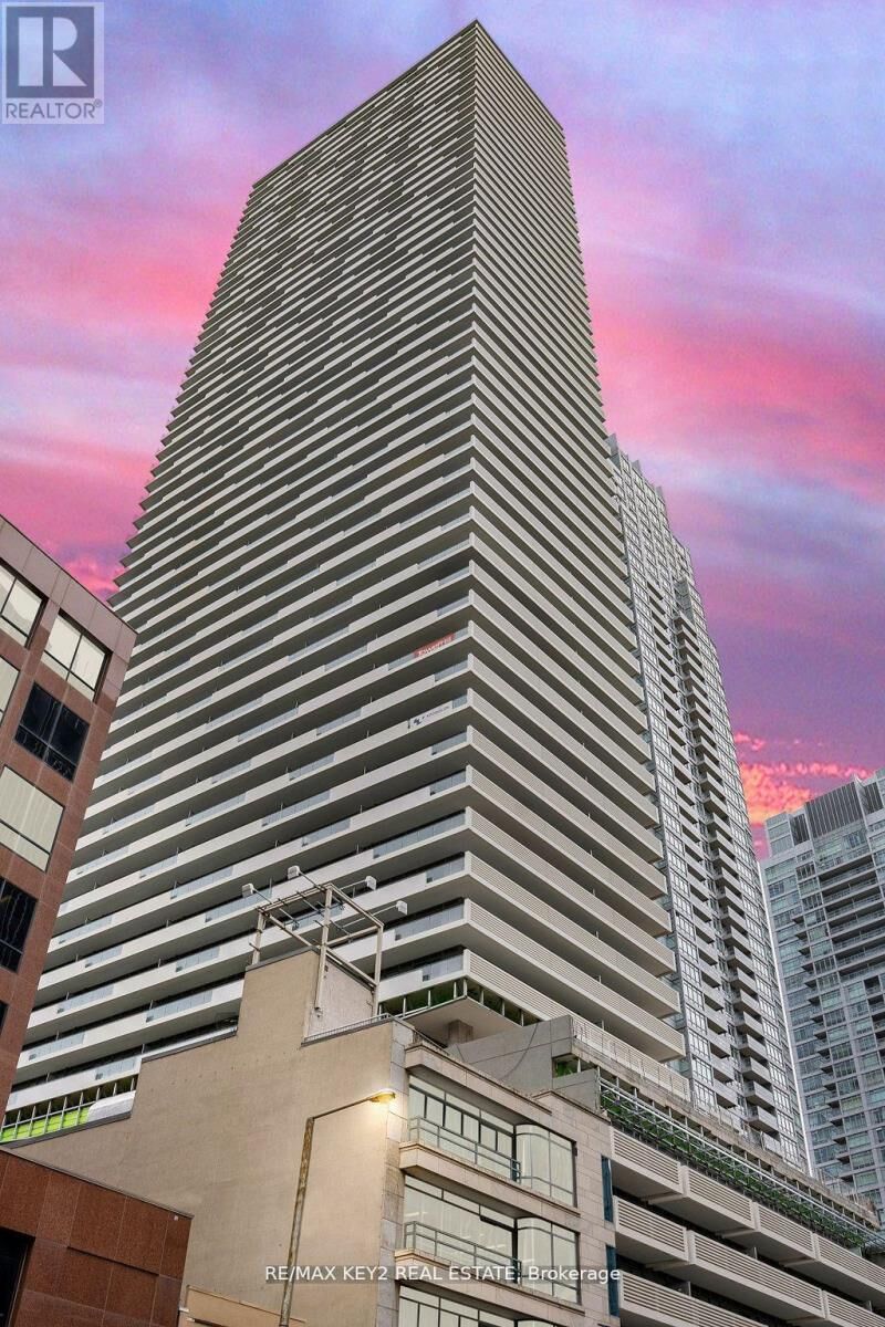 Property Photo:  2221 Yonge Street 3402  ON M4S 0B8 