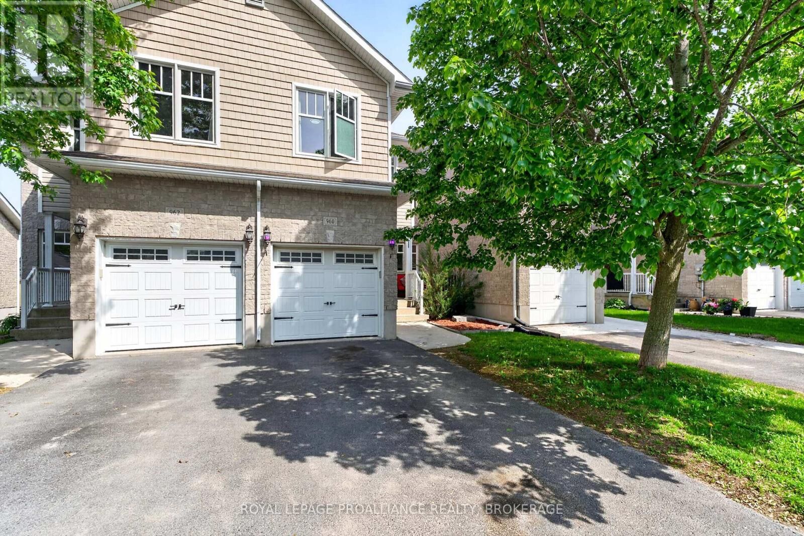 Property Photo:  960 Swanfield Street  ON K7M 0A5 