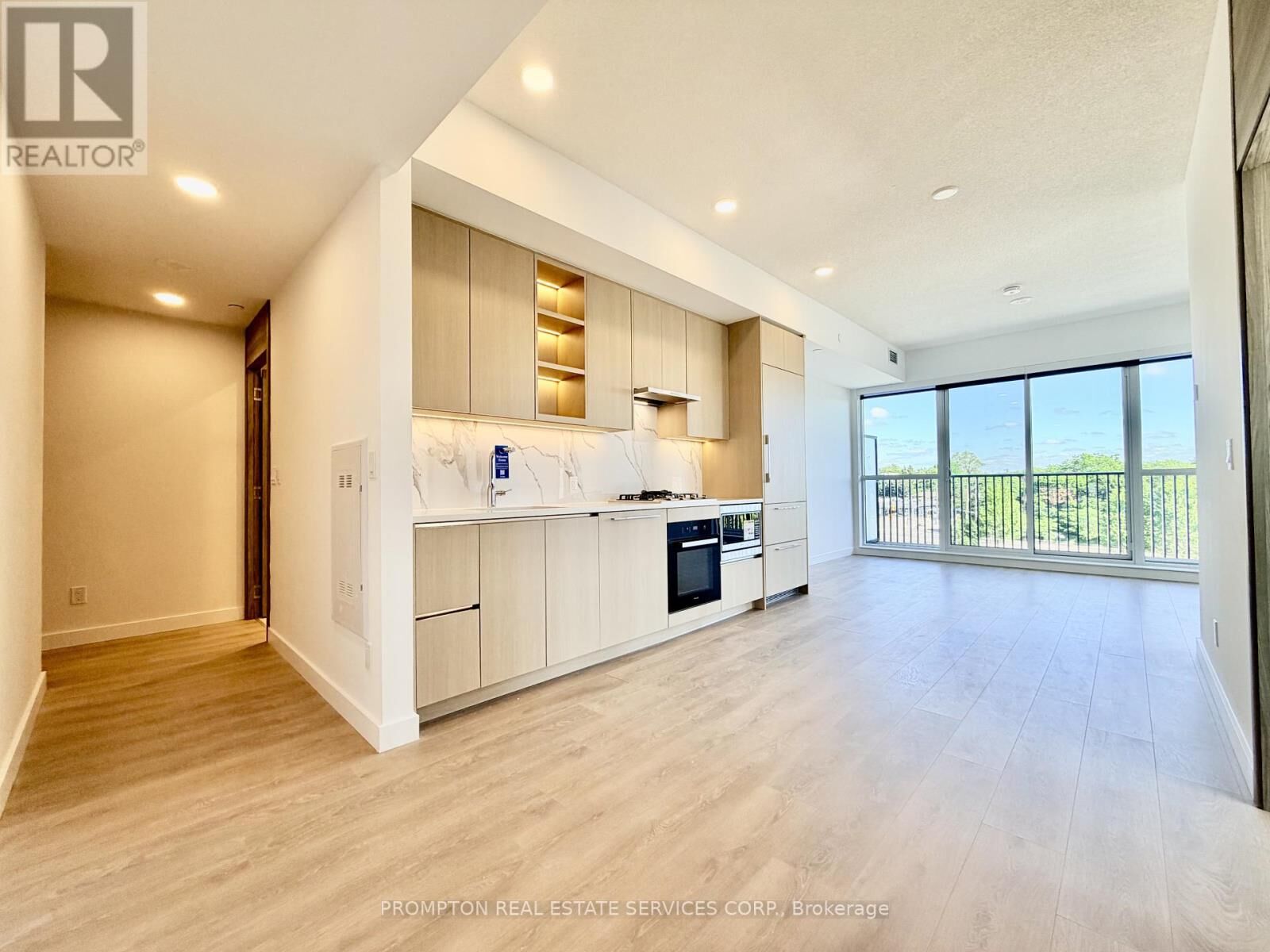 Property Photo:  75 Billes Heights 529  ON M2K 0J8 