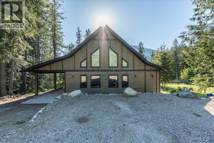809 Slocan Street — photo 1
