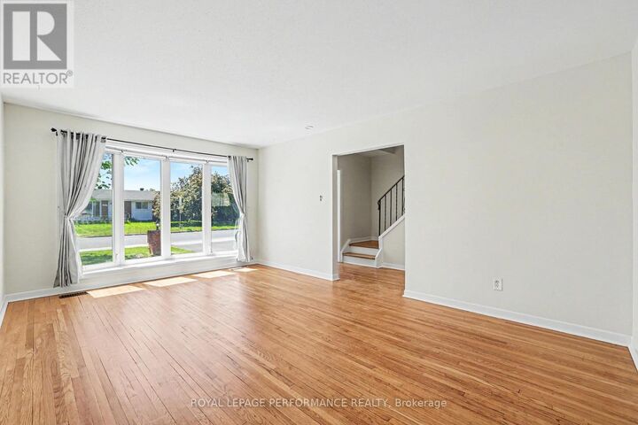 Property Photo:  29 Aldercrest Drive  ON K2G 1P8 