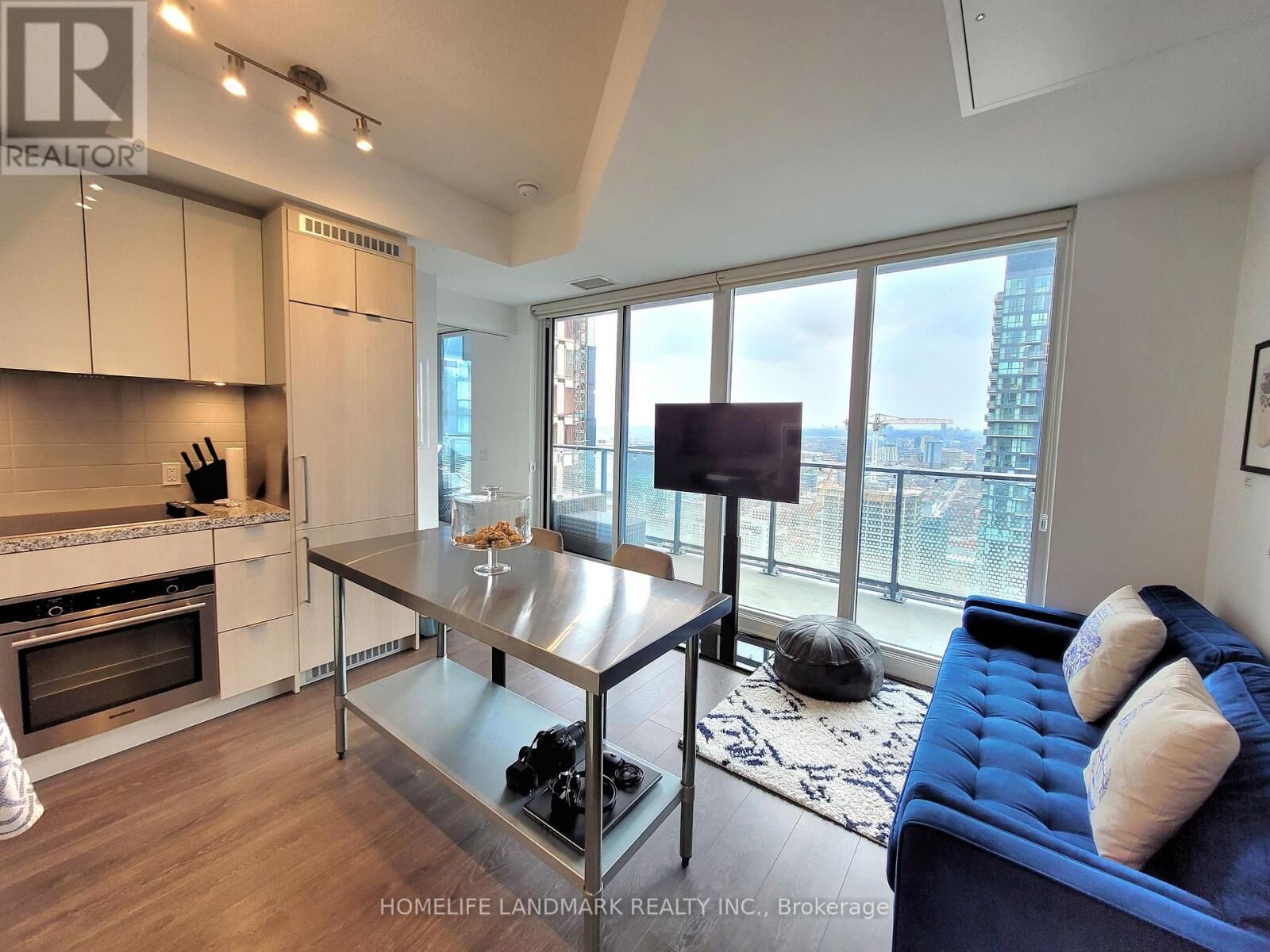 Property Photo:  115 Blue Jays Way 4609  ON M5V 0N4 