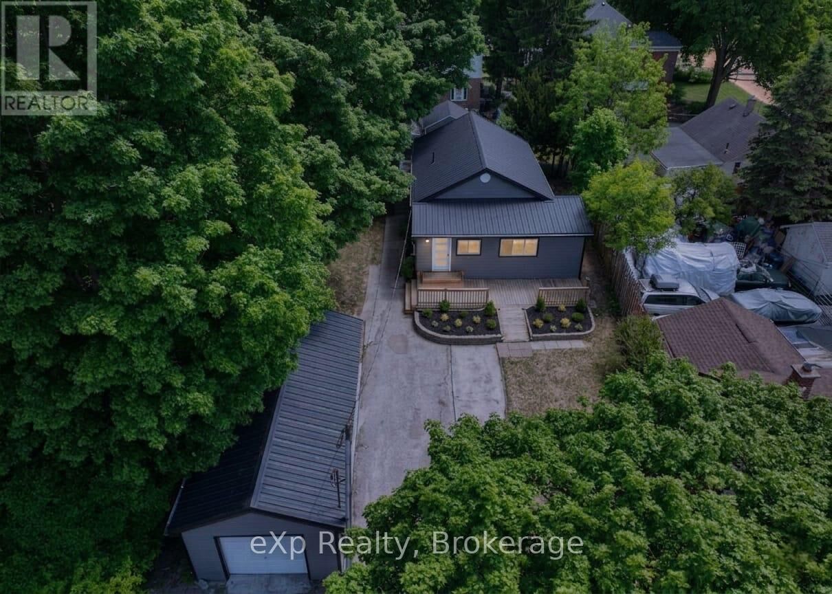 Property Photo:  59 Norwich Avenue  ON N4S 3V1 