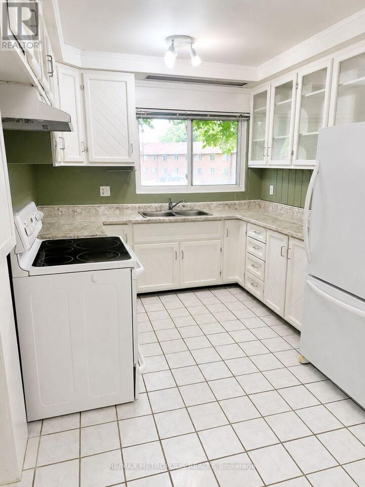 Property Photo:  266 Napier Street Main  ON L4M 1X9 