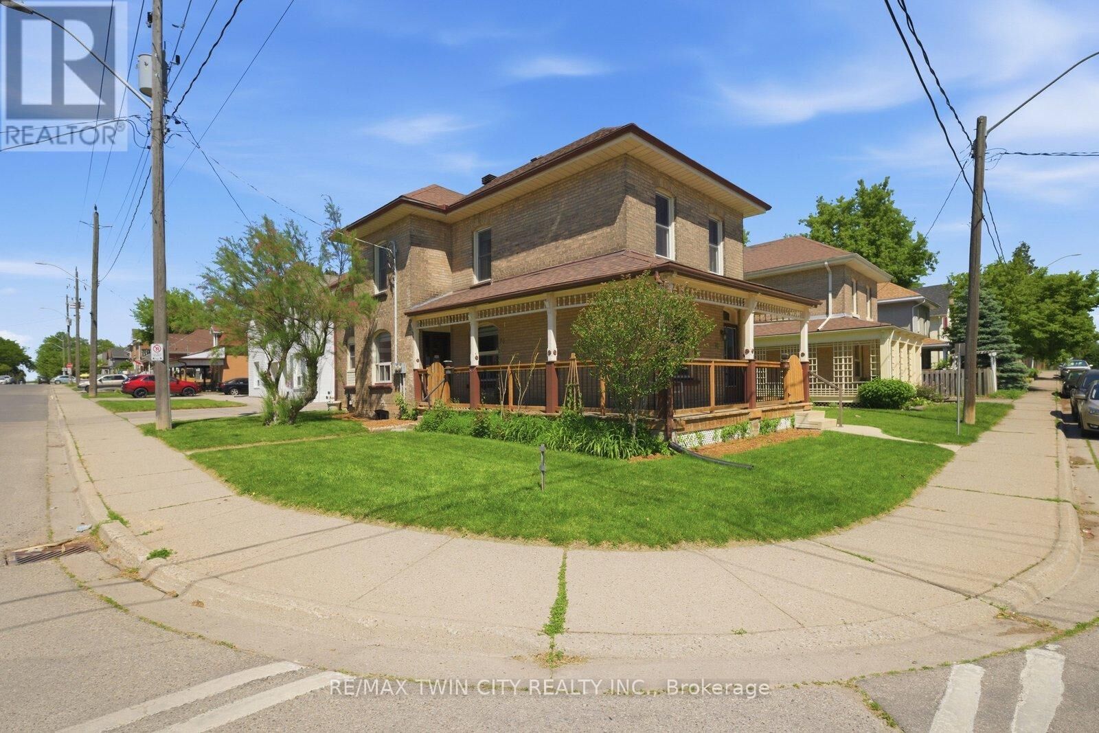 Property Photo:  76 Brock Street  ON N3S 5V2 