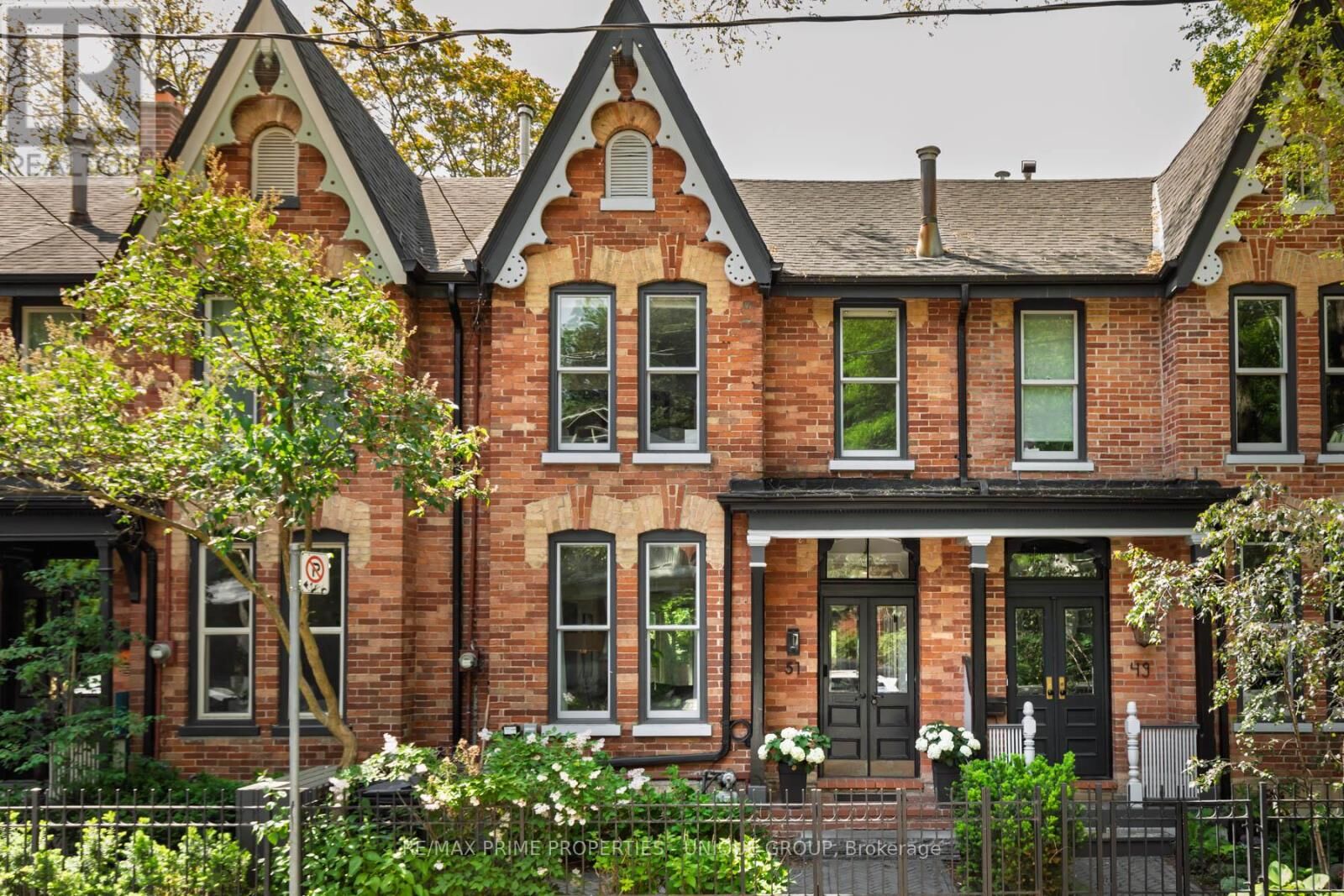 Property Photo: 51 Spruce Street ON M5A 2H8