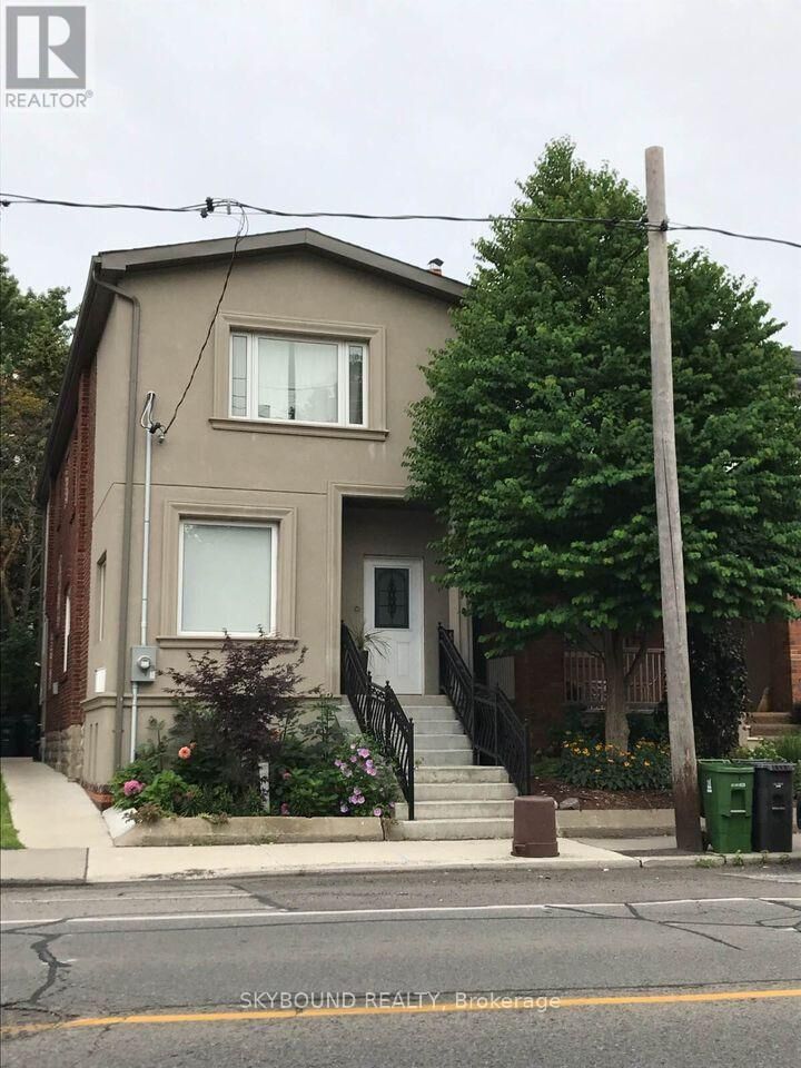 Photo de la propriété:  538 Runnymede Road Basement  ON M6S 2Z7 