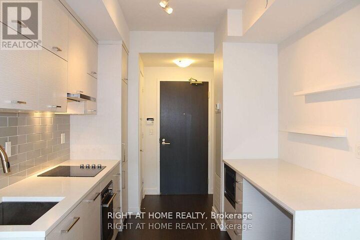 Property Photo: 106 Dovercourt Road 418 ON M6J 0G4
