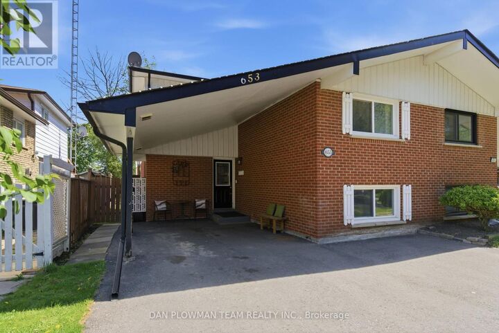 Property Photo:  653 Berwick Crescent  ON L1J 3E6 