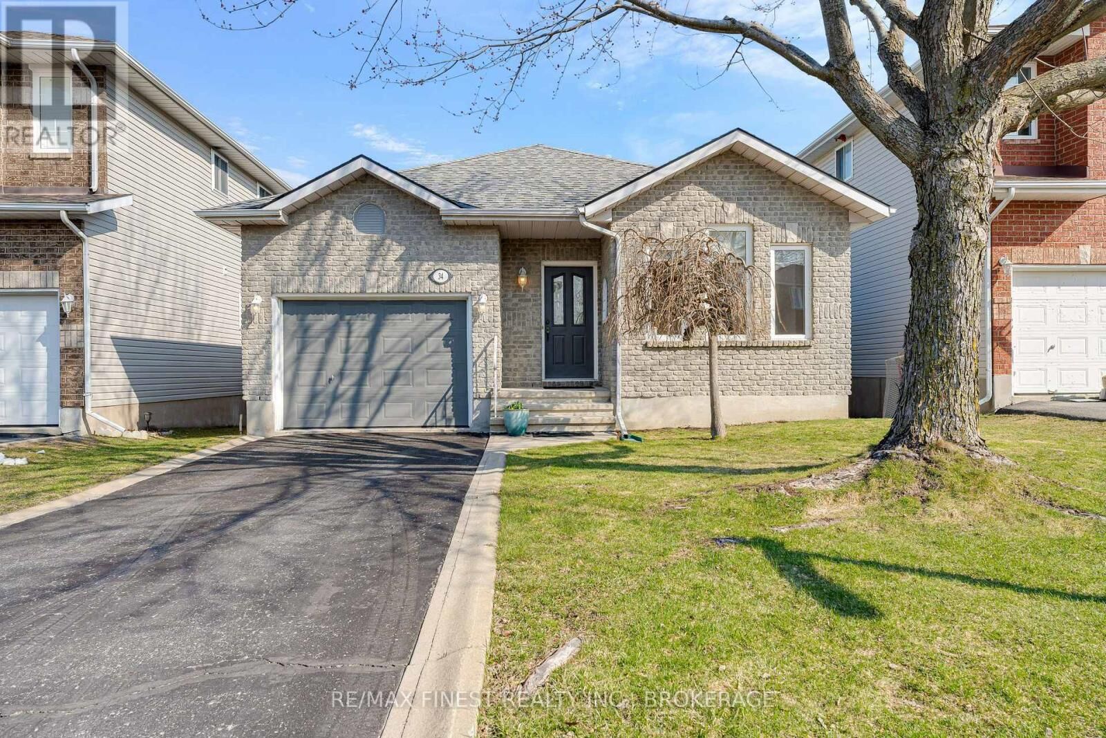 Property Photo:  34 Schooner Drive  ON K7K 7J8 