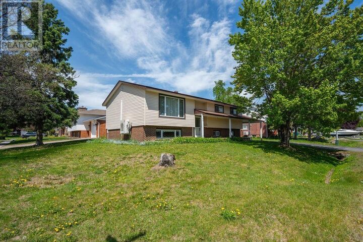 Photo de la propriété:  84 Koprash Ct  ON P6B 5R9 
