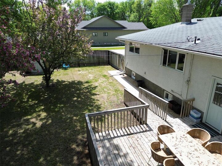 Property Photo: 47 5th Avenue MB R0C 1B0