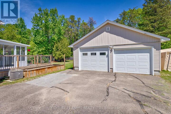 Photo de la propriété:  64 Laurentian Drive  ON K8H 2M3 