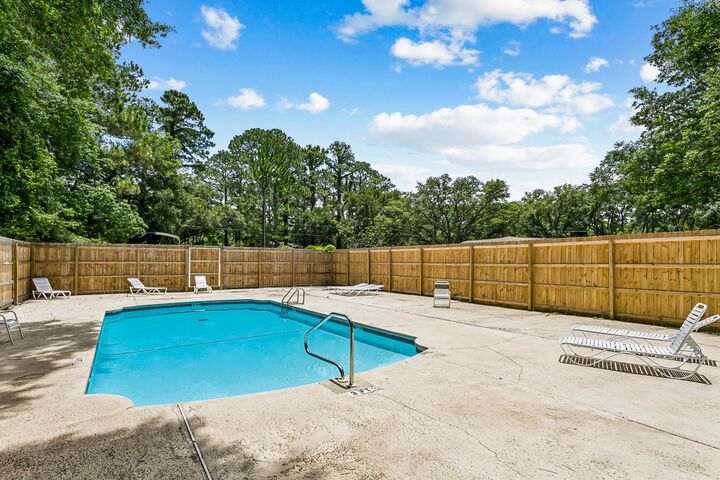 Property Photo: 625 Emerald Lane FL 32547