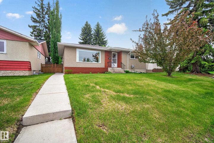 Property Photo:  7307 86 Avenue NW  AB T6B 0K6 