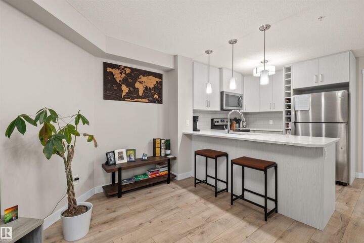 Photo de la propriété:  2229 44 Avenue NW 210  AB T6T 0W6 