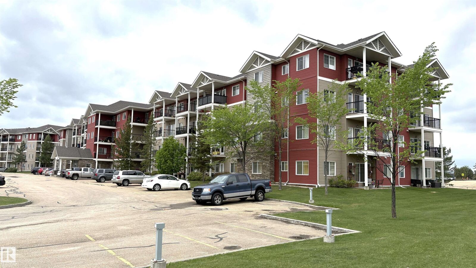 Property Photo:  273 Charlotte Way 402  AB T8N 0N9 