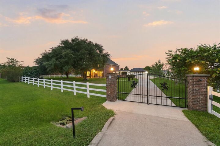 Property Photo: 5903 Waterwalk Court TX 77469