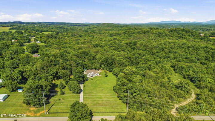 Property Photo: 824 Midway Rd TN 37871