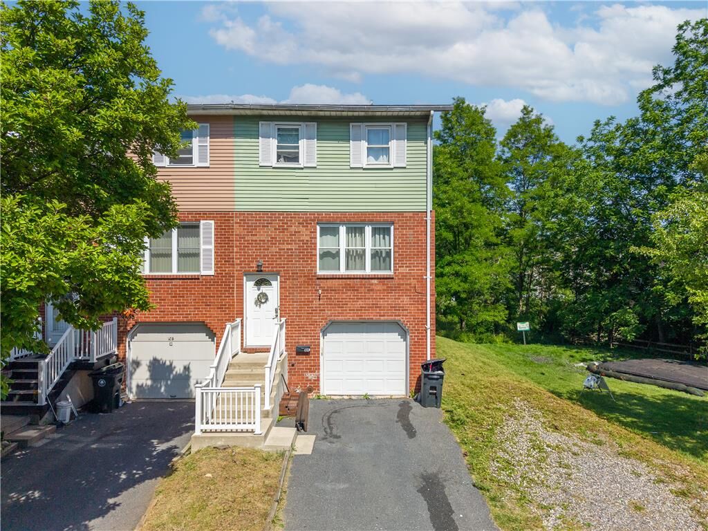 Property Photo: 101 Old Forge Drive PA 18014
