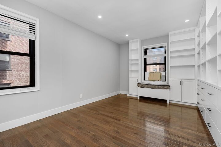 Property Photo:  325 Main Street 4D  NY 10601 