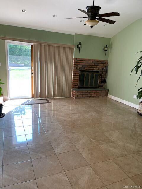Property Photo: 11 Darien Place NY 11731