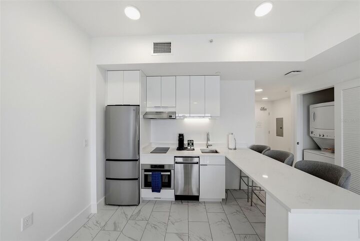 Property Photo: 411 E Shore Drive 713 FL 33767