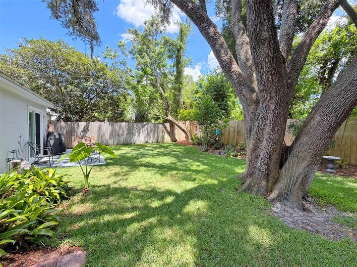 Property Photo:  8521 Misty River Court  FL 33637 