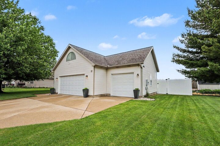 Property Photo:  2632 Fairfield Drive  MI 49464 