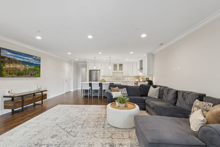Property Photo: 18 S Fairview Avenue 2N IL 60068