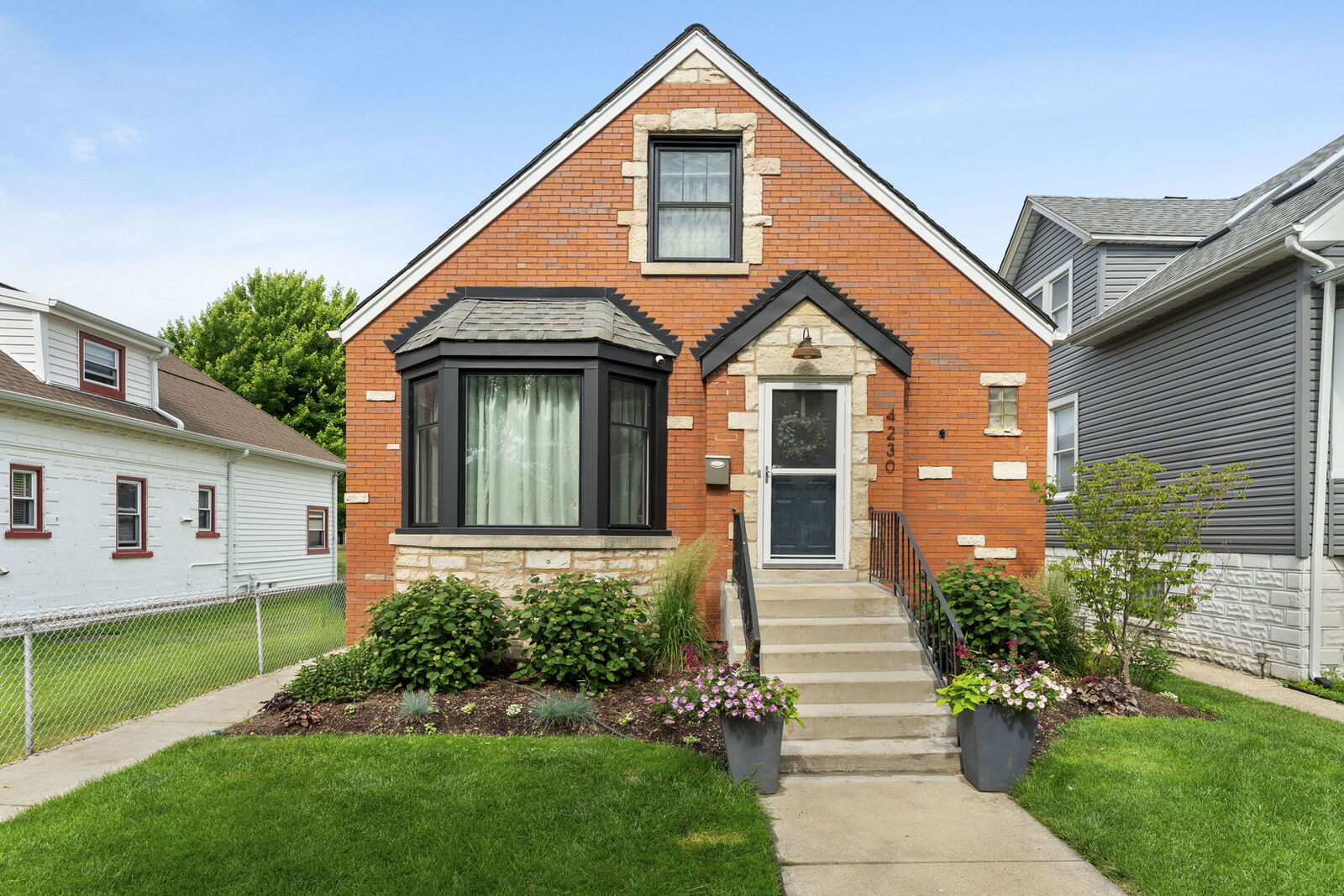 Property Photo: 4230 N Moody Avenue IL 60634