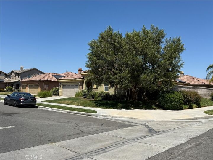 Property Photo: 944 Paintbrush Trail CA 92545