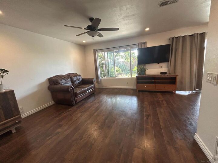 Property Photo:  