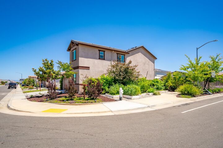 Property Photo: 12800 Herringbone Way CA 95742