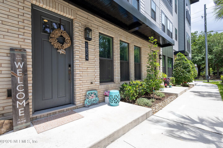 Property Photo:  1624 Piazza Place  FL 32207 