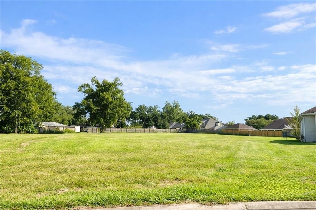 Property Photo: 125 Downing Ct LA 70037