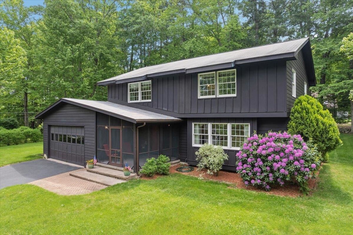 Property Photo:  11 Parkhurst Drive  NH 03051 